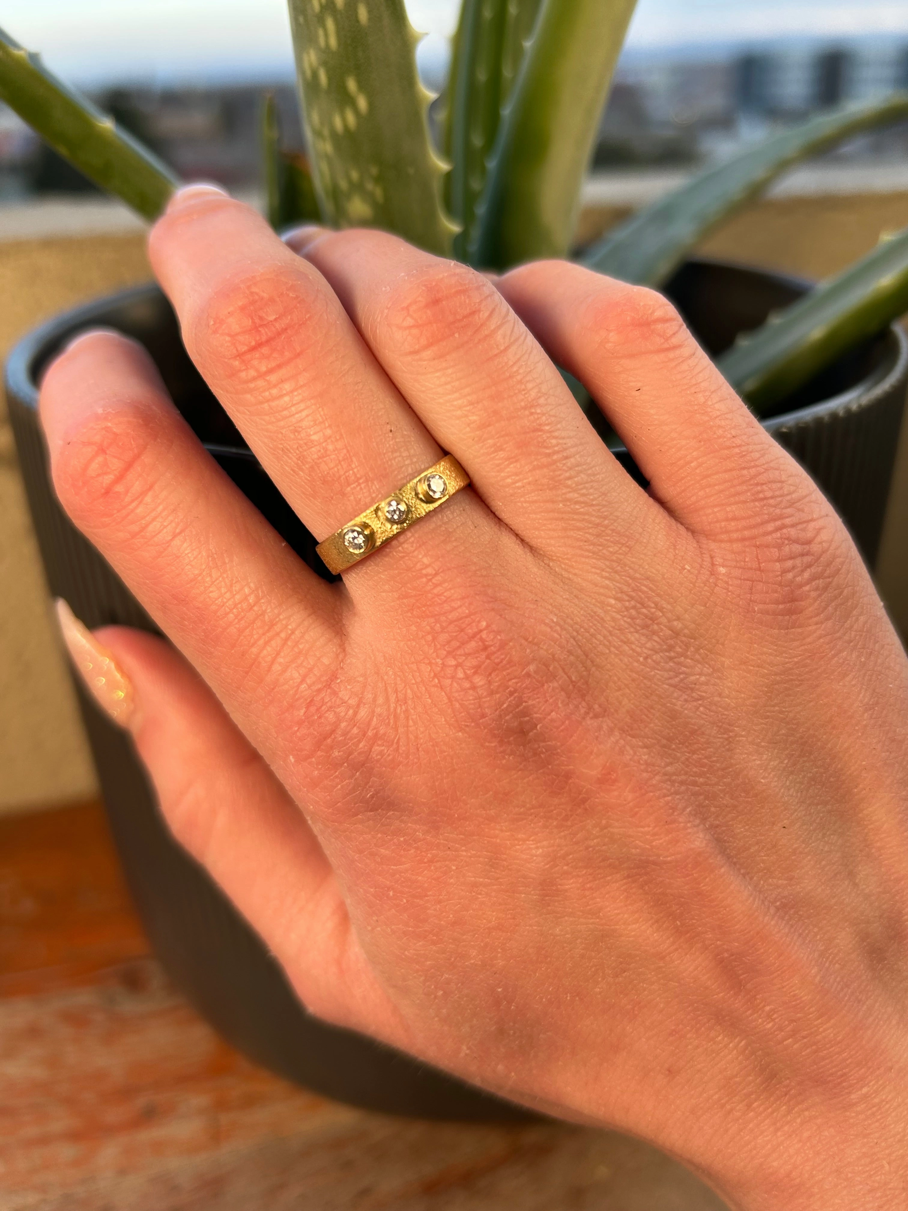 Distinctive pieces Golden Terra Band - 18k Gold   Reclaimed Diamonds