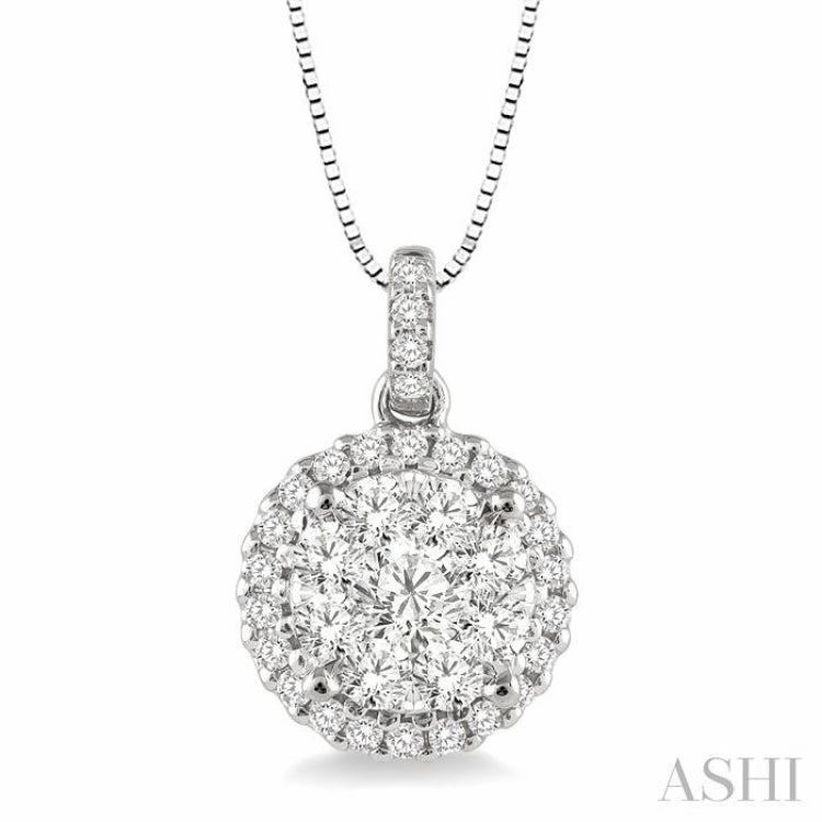 Holiday Accent 1/2 Ctw Lovebright Round Cut Diamond Pendant in 14K White Gold with Chain