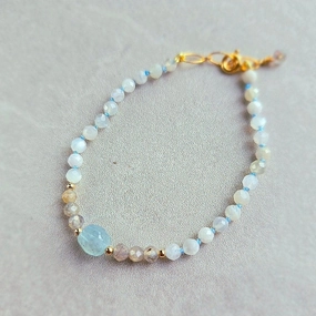 Willa Bracelet - Moonstone, Labradorite   Aquamarine Subtle Vibe
