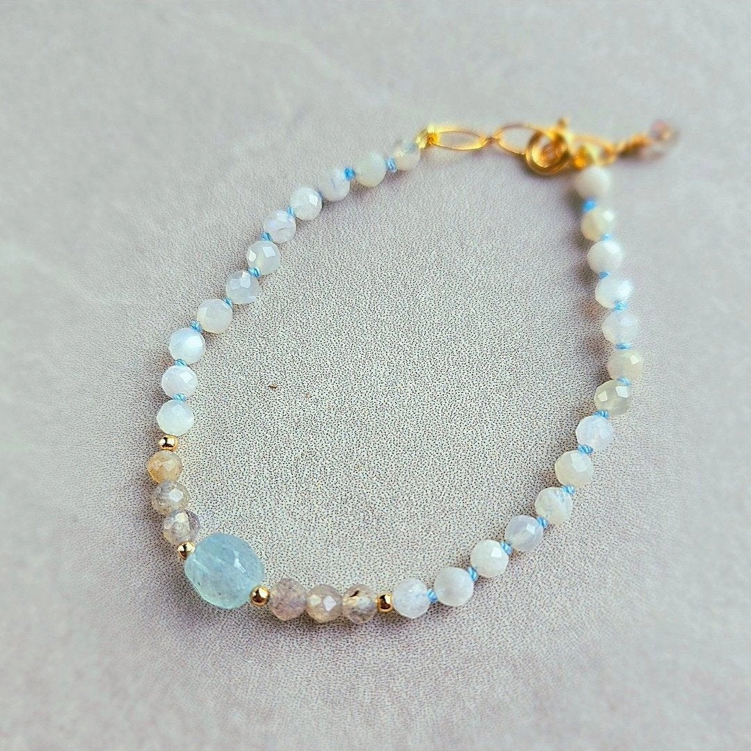 Willa Bracelet - Moonstone, Labradorite   Aquamarine Subtle Vibe